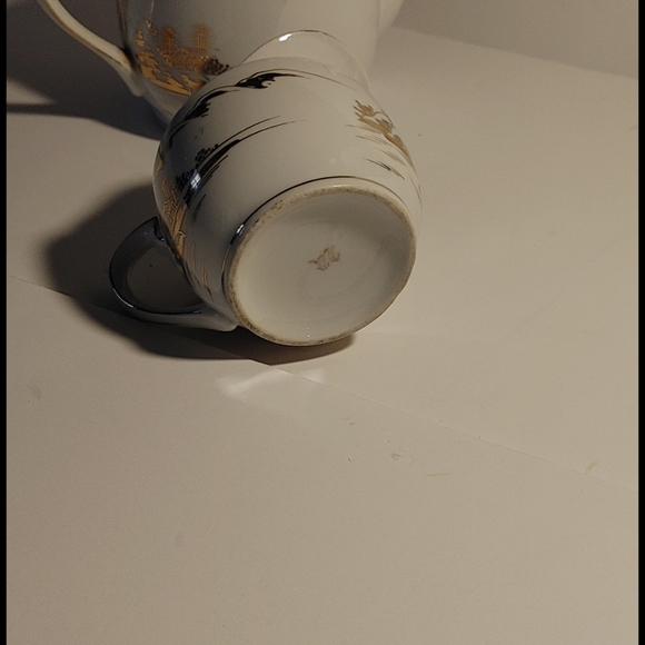 Kutani Teapot and Creamer Hand painted - Picture 8 of 8